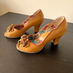 Anthropologie Miss L-Fire Mustard Leather Heels